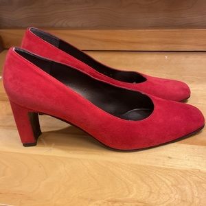 Stuart Weizmann red suede shoes. Size 8.5